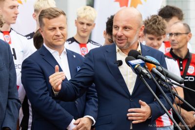 Zdjęcie z konferencji prasowej zapowiadającej Puchar Świata w siatkówce plażowej w Rzeszowie. Fot. Grzegorz Bukała UMRz
